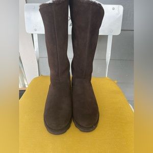 Bearpaw tall brown suede boots. Excellent condition, like new, only wore 2x.